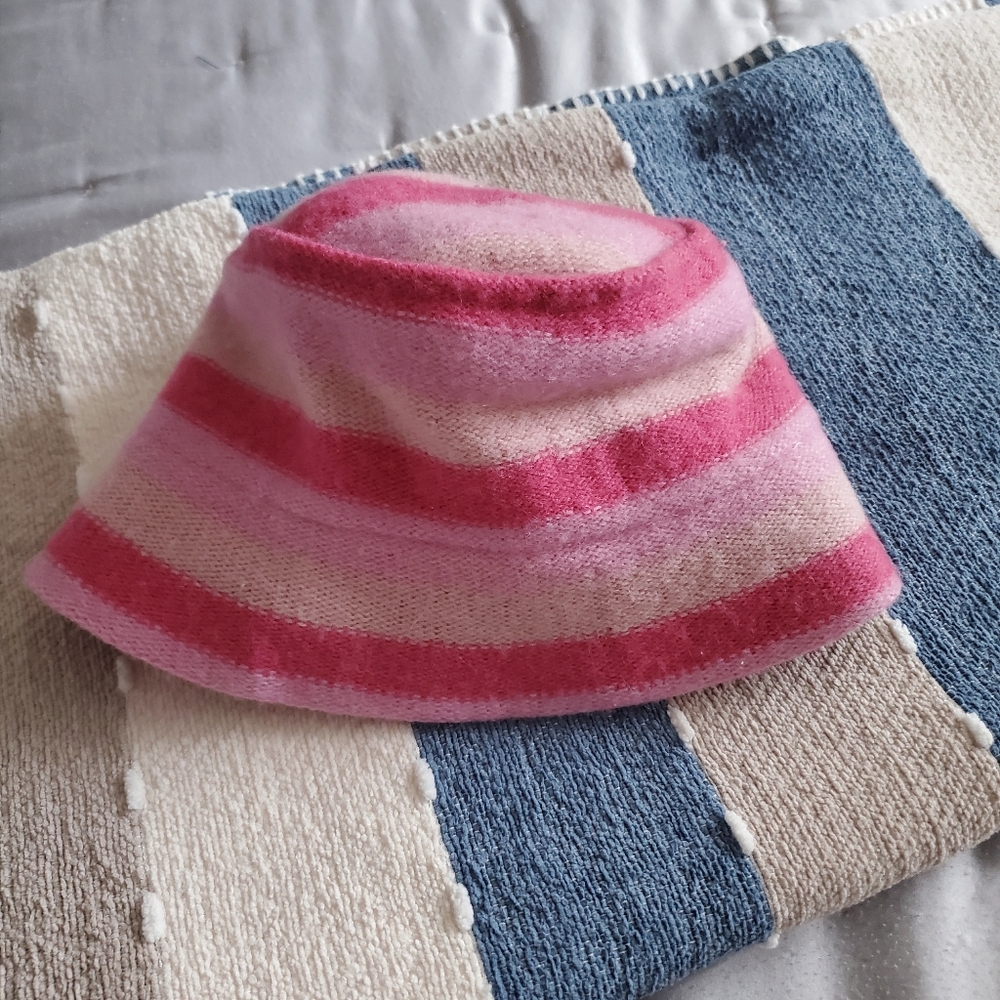 Vintage 90s Le Chateau Candy Stripe Flexible Wool Hat